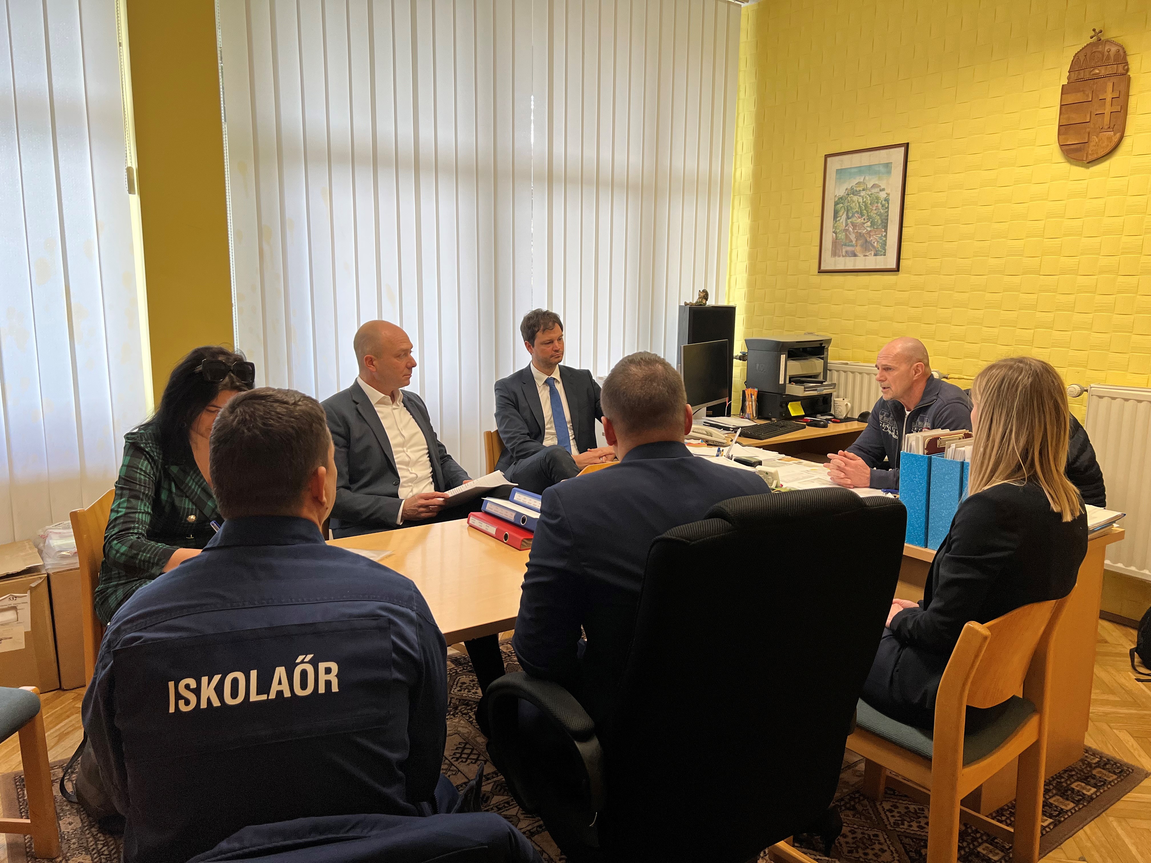 Ombudsman Monitors School Guards in Veszprém County