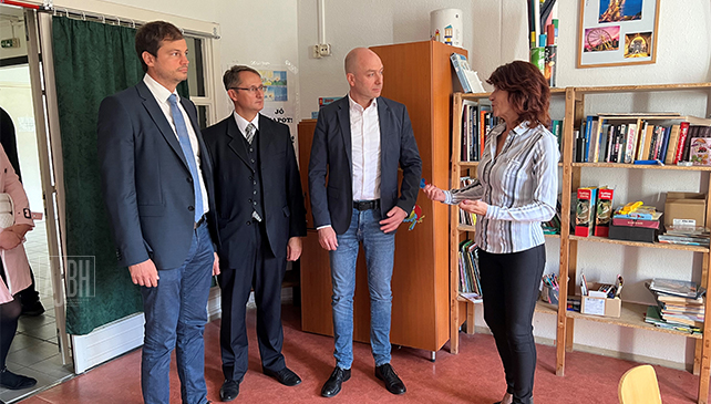 The Commissioner for Fundamental Rights of Hungary, Dr. Ákos Kozma, visited the Vámosszabadi Reception Centre, operated by the National Directorate-General for Aliens Policing.